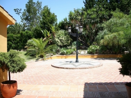 El Paraiso property: Malaga property | 5 bedroom Villa 214238