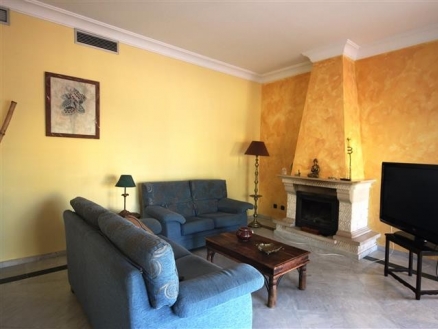Villa with 4 bedroom in town 214330