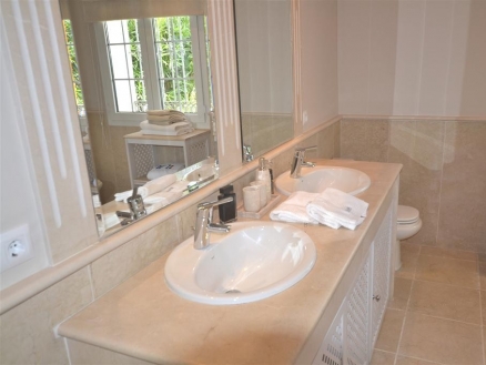 Nueva Andalucia property: Malaga Villa 214336