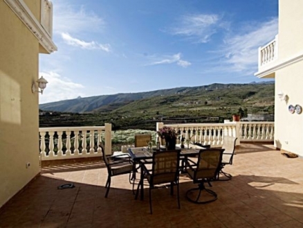 Villa for sale in town, Spain 214373