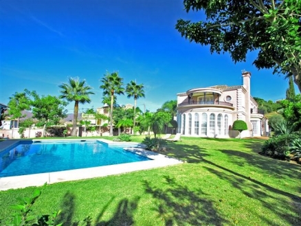 Villa for sale in town, Spain 214387