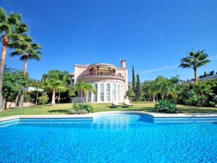 Villa with 4 bedroom in town 214387