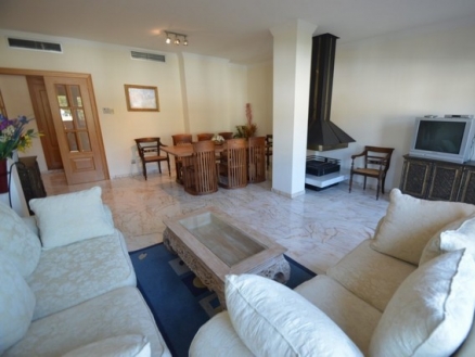 Apartment with 3 bedroom in town 214452