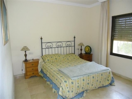 Villa for sale in town, Malaga 214471