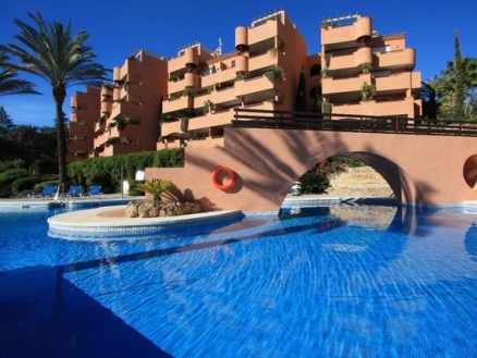 town Apartment 214554