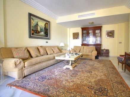Aloha property: Apartment for sale in Aloha, Spain 214624