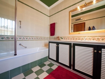 Villa for sale in town, Malaga 214718