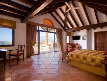 Benahavis property: Villa in Malaga for sale 214730