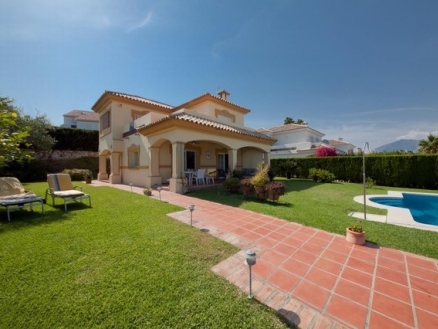 Villa for sale in town 214740