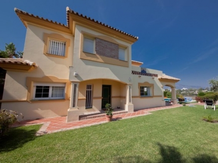 Villa for sale in town, Spain 214740