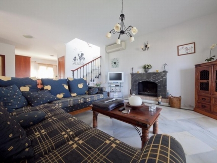 Villa with 3 bedroom in town 214740