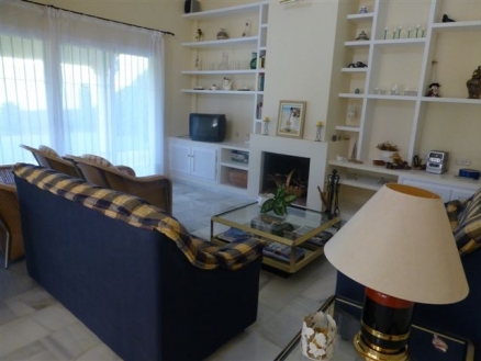 Villa with 4 bedroom in town 214757