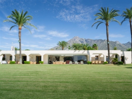 Villa for sale in town, Spain 214775