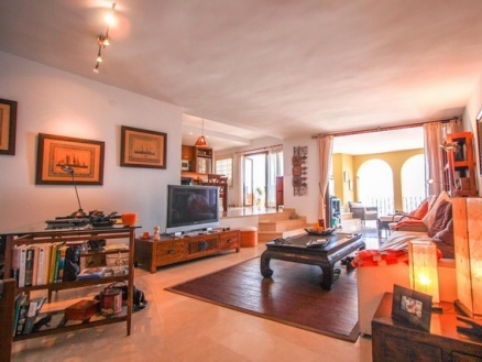Apartment with 4 bedroom in town 214797