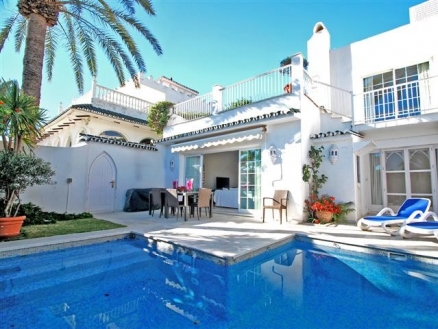 Villa for sale in town, Spain 214963