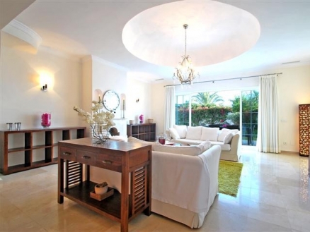 Villa for sale in town, Malaga 214963