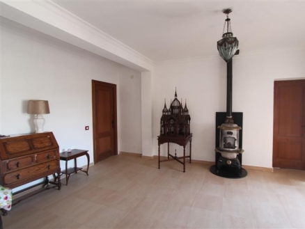 Villa with 5 bedroom in town 214981