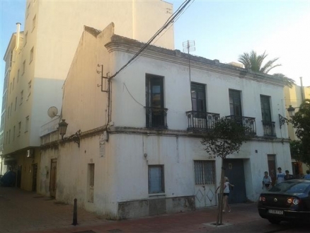 Estepona property: Land with bedroom in Estepona, Spain 214992
