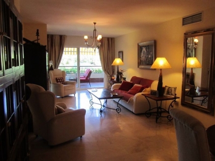 Marbella property: Apartment with 2 bedroom in Marbella 215008