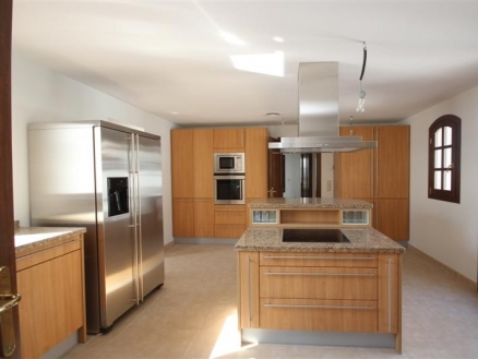 El Paraiso property: Villa for sale in El Paraiso, Malaga 215017