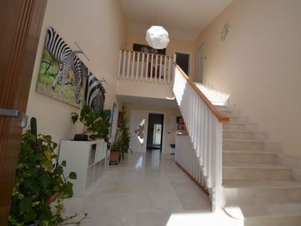Villa with 3 bedroom in town 215064