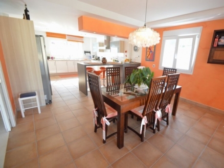Villa for sale in town, Malaga 215064