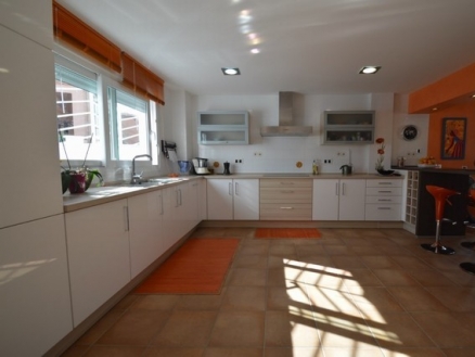 Malaga property | 3 bedroom Villa 215064