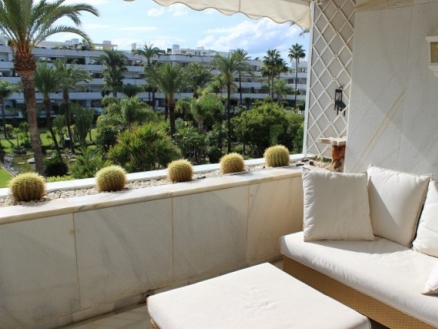 Puerto Banus property: Puerto Banus Apartment 215102