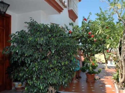 Marbella property: Malaga property | 4 bedroom Villa 215107