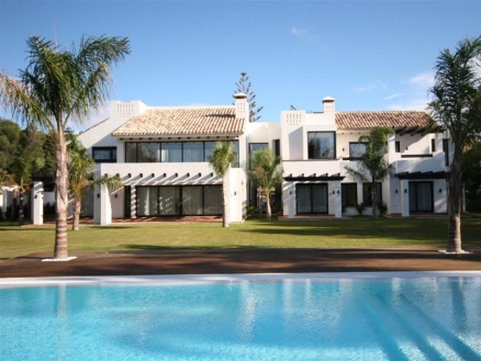 Villa for sale in town, Spain 215121