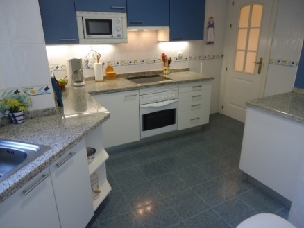 Apartment with 3 bedroom in town 215130