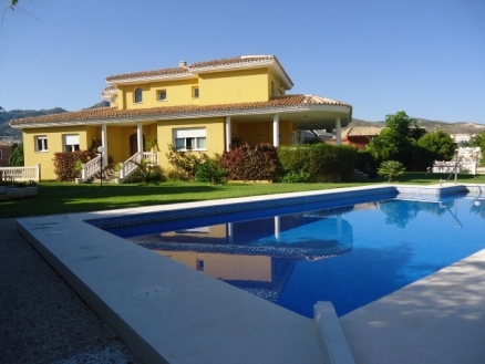 Villa for sale in town 215208
