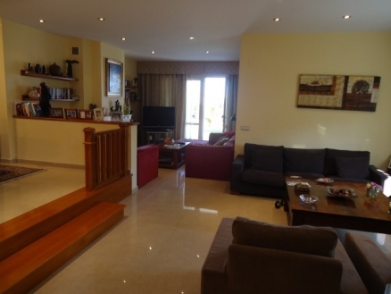 Villa for sale in town, Spain 215208