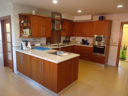 Villa with 7 bedroom in town 215208