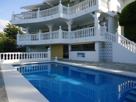 Villa for sale in town 215209