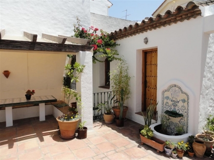 Estepona property: Townhome with 5 bedroom in Estepona 215233