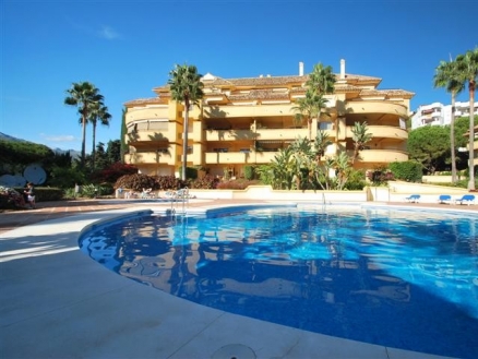 Rio Real property: Apartment for sale in Rio Real 215268