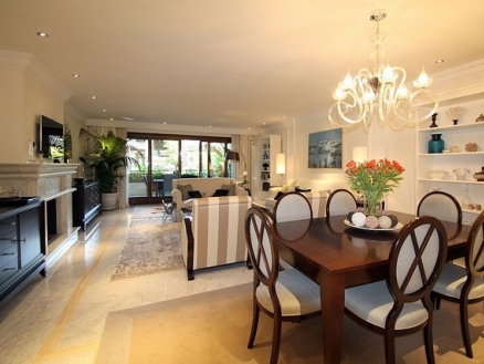 Los Monteros property: Apartment for sale in Los Monteros, Malaga 215296