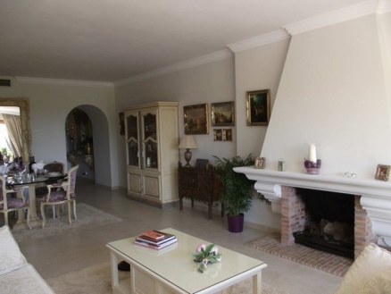 Apartment with 3 bedroom in town 215342