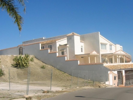 Cerros del Aguila property: Villa for sale in Cerros del Aguila 215366