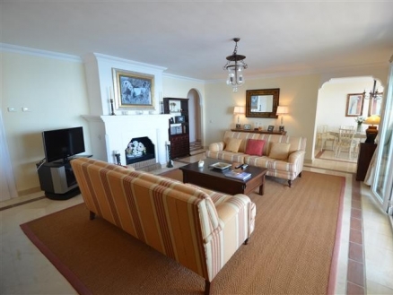 Apartment with 3 bedroom in town 215397
