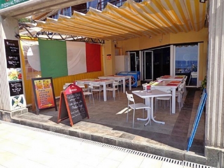 Commercial with 1 bedroom in town 215406