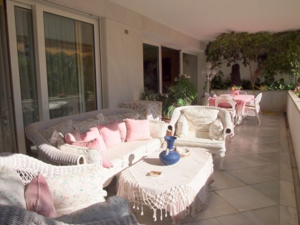 Apartment with 4 bedroom in town 215427