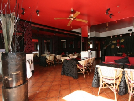 Commercial with bedroom in town 215437