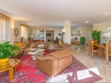 Benalmadena Costa property: Apartment for sale in Benalmadena Costa, Malaga 215460