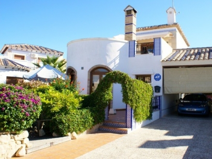 Villa for sale in town 215536