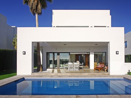 Villa for sale in town 215580