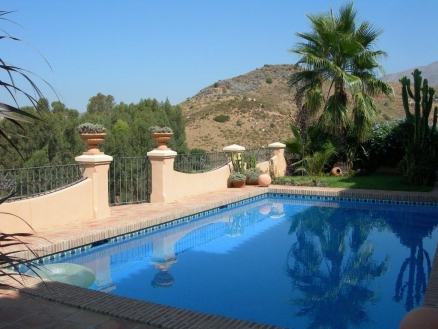 Villa for sale in town, Spain 215588