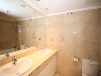 New Golden Mile property: Apartment in Malaga for sale 215695