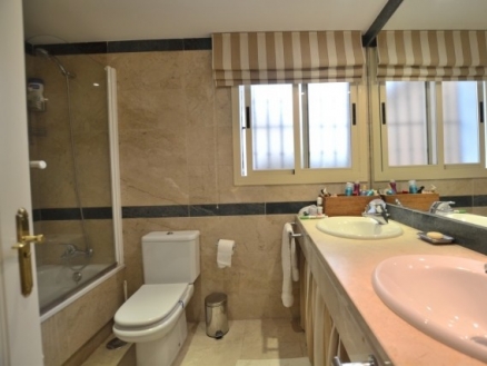 Nueva Andalucia property: Malaga Apartment 215729
